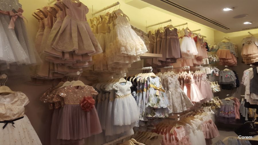 חנות שמלות...